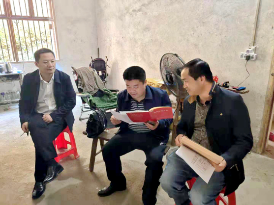 刘文龙给水东江镇镇村干部上党课