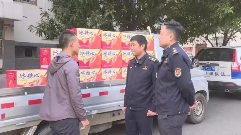 16万斤苹果滞销，天元城管为果农当起了“推销员”