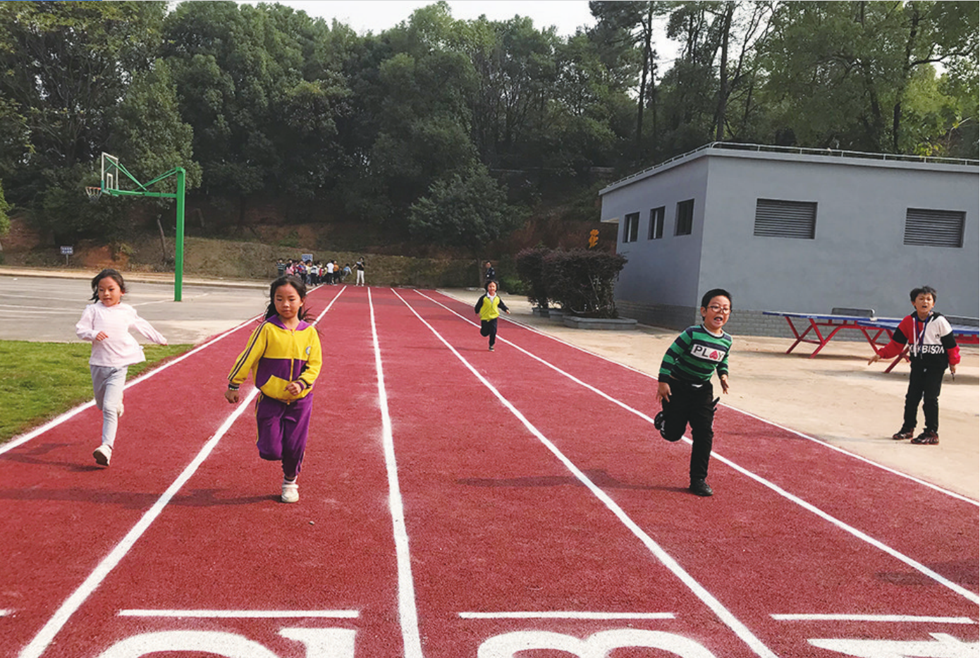 天元区城管出资修建校园跑道，实现孩子们的“微心愿”