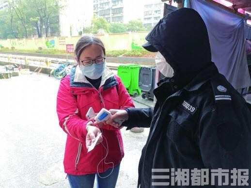 “体温枪坏了，还是我‘坏’了？”体温监测忽高忽低，额温枪靠谱吗