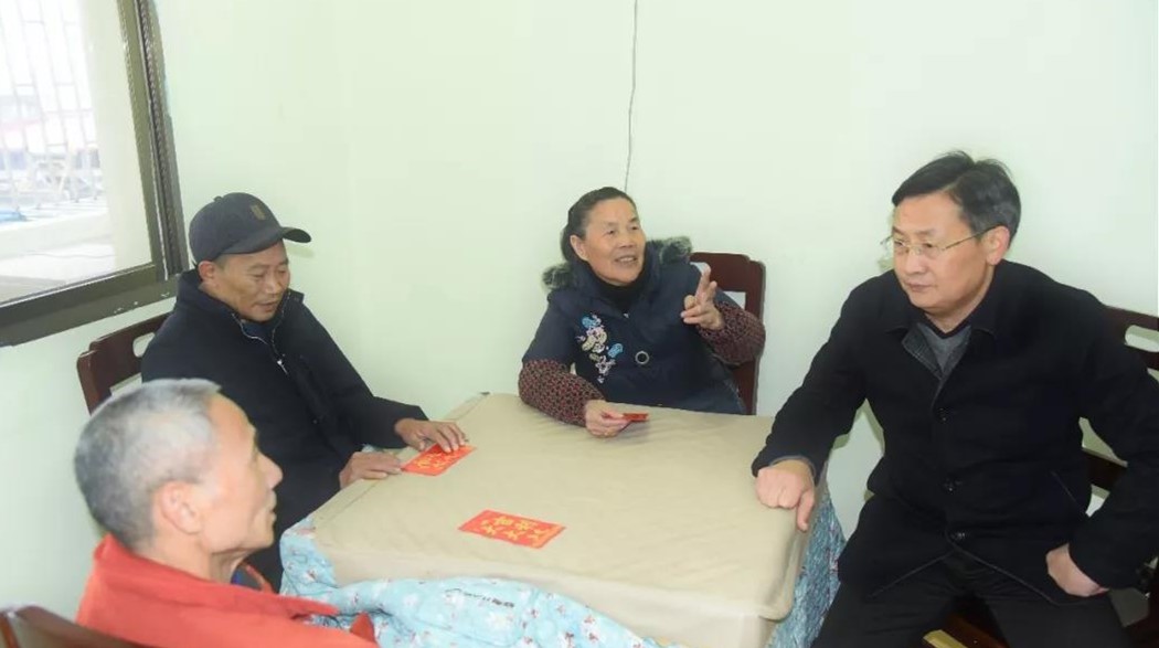 【慰问活动】刘贻银节前慰问敬老院 真情温暖老人心
