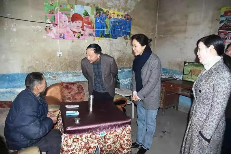 肖拥军到我区看望慰问残疾人困难户