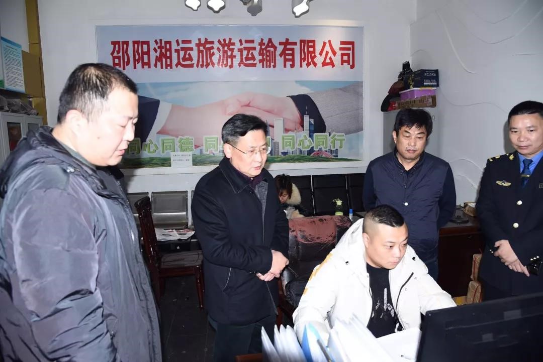“四不两直”赴现场  突击检查促安全