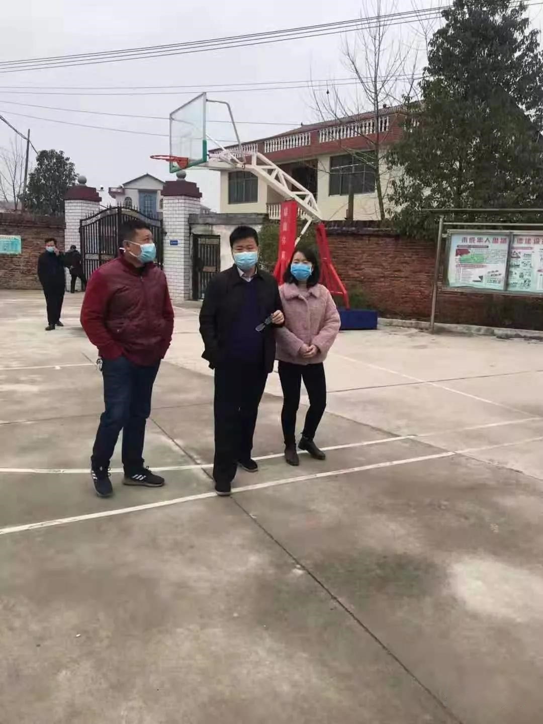 卯足脚力督查  织牢校园防控病毒安全网