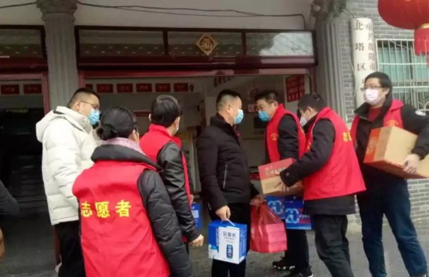 【疫情防控】市政府办志愿者向状元洲街道槐树社区捐赠疫情防控物资