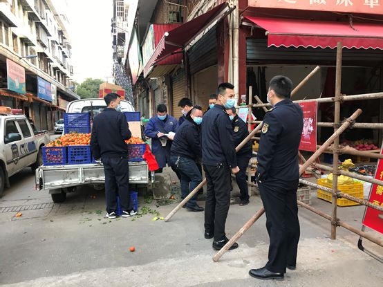【疫情防控】区城管执法局开展“市容市貌机动整治”行动助力疫情防控工作