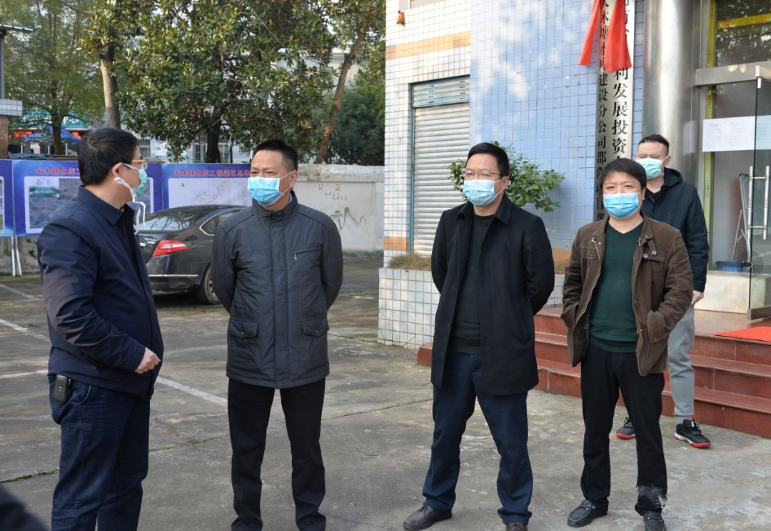 齐心协力话建设 真情慰问暖人心