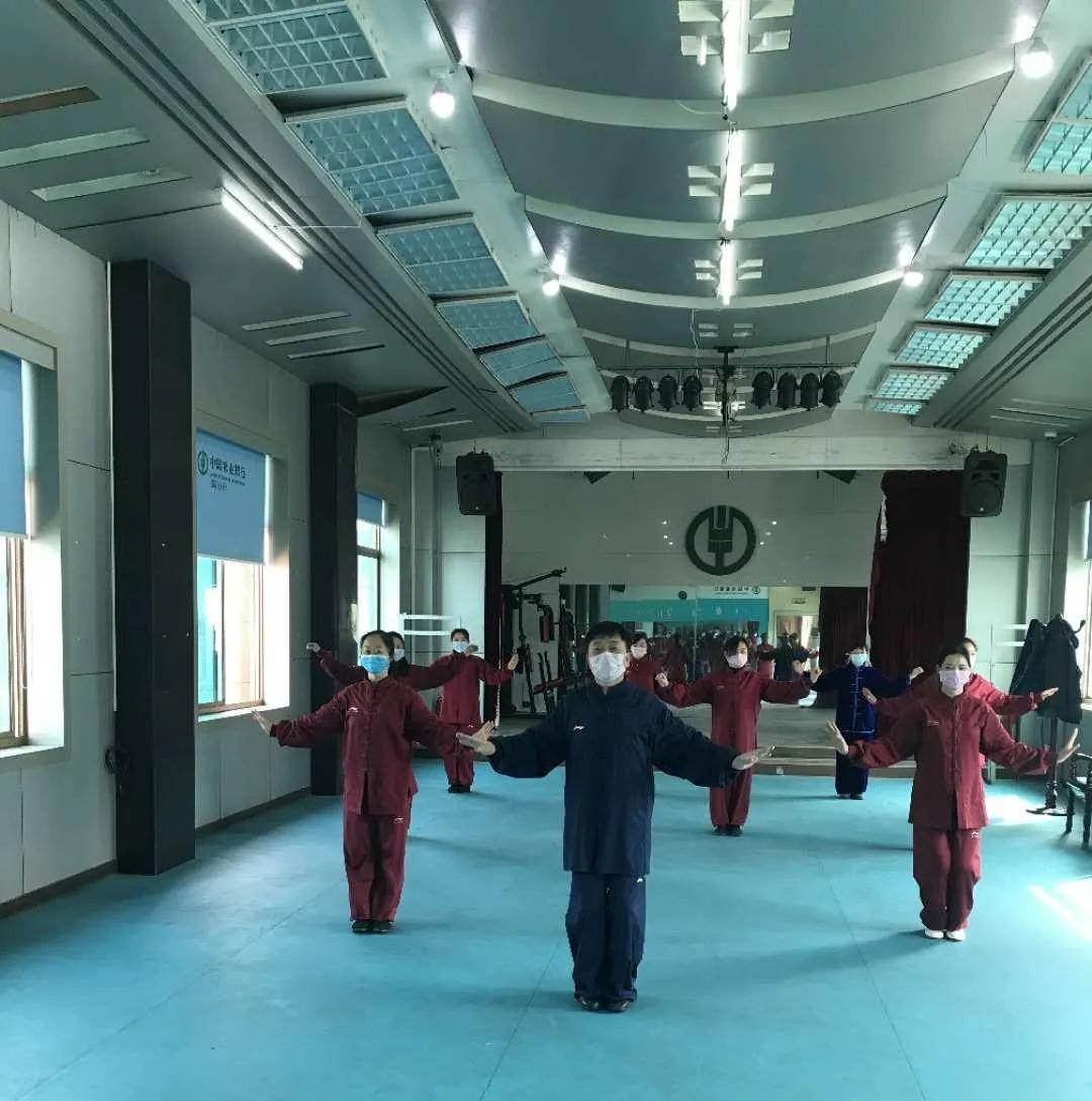 57岁邵阳“老警”连轴传授八段锦