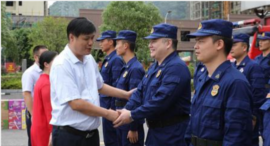 临武县委书记李浩走访慰问驻临官兵
