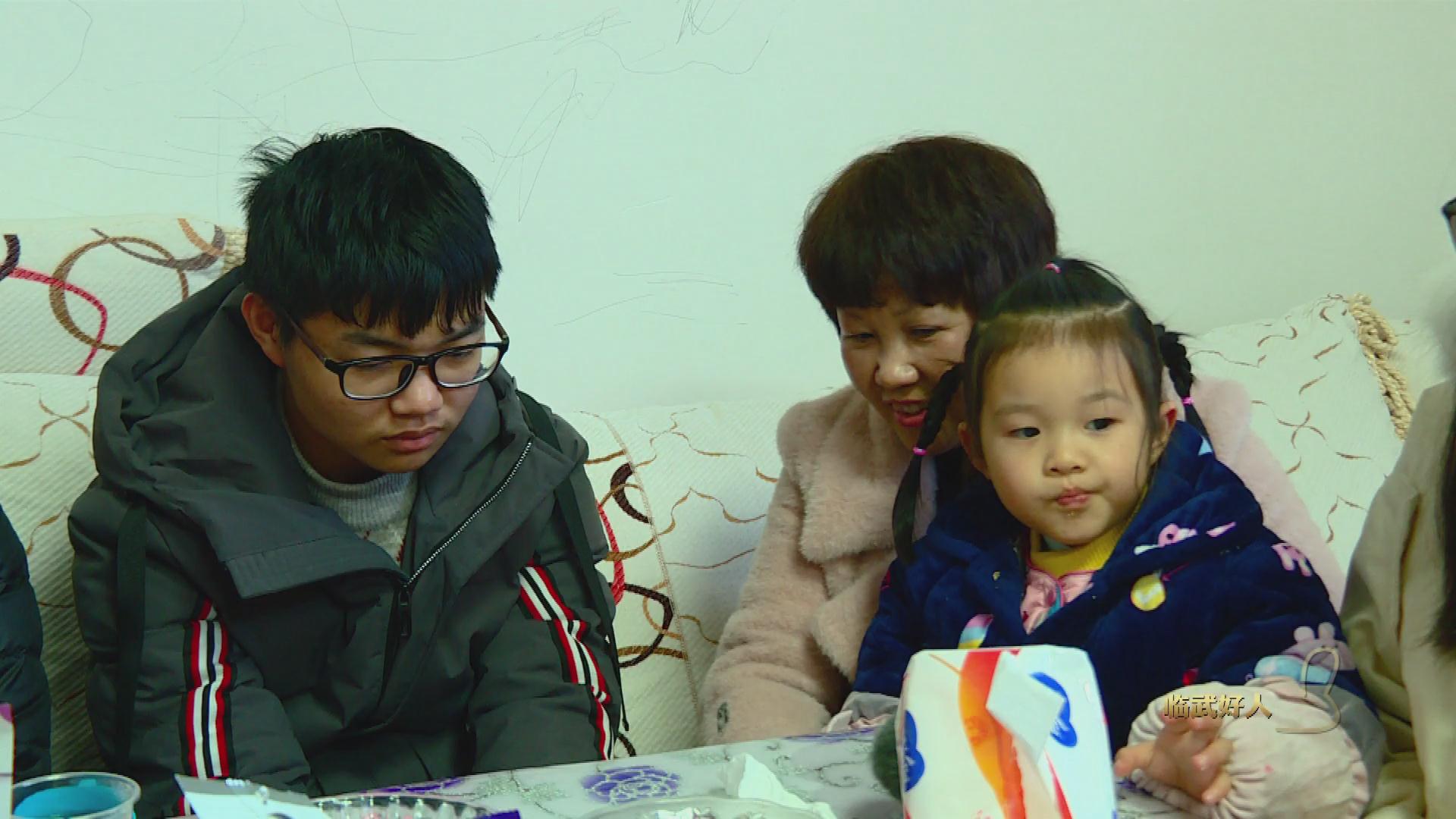 骆际菲：16名孩子的“妈妈”