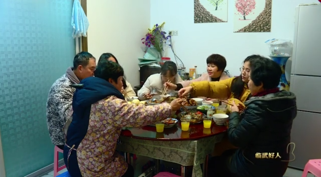 骆际菲：16名孩子的“妈妈”