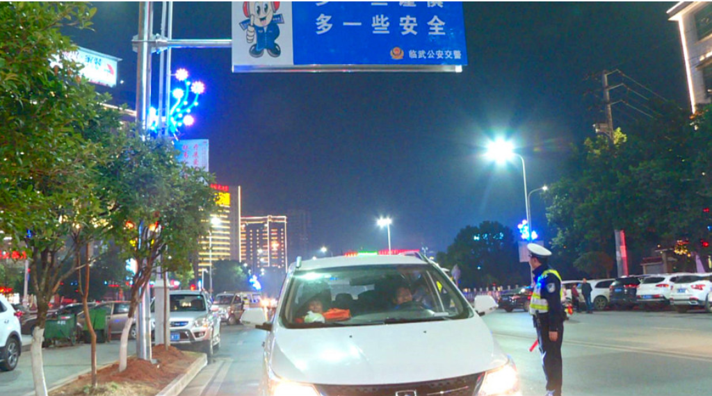 县交警大队：集中整治交通问题顽瘴痼疾