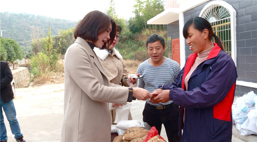 “消费扶贫”进乡镇 采购产品助脱贫
