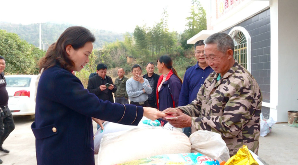 “消费扶贫”进乡镇 采购产品助脱贫