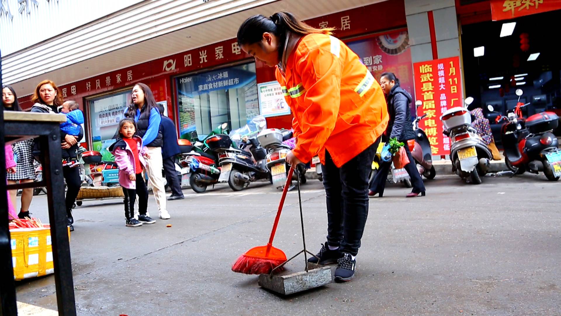 【春节我在岗】环卫工人：带走垃圾就是给我们最好的新年礼物