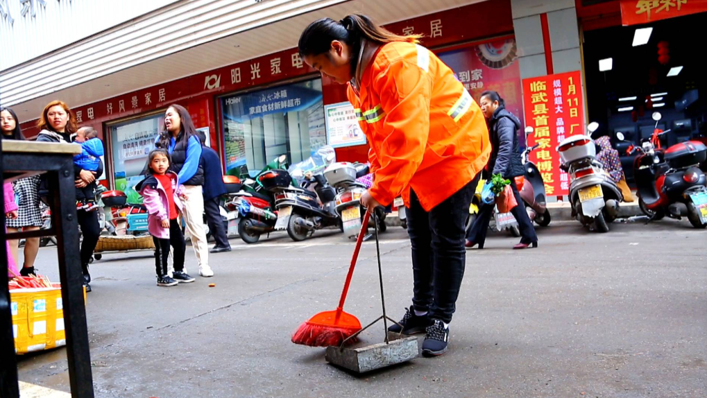 【春节我在岗】环卫工人：带走垃圾就是给我们最好的新年礼物