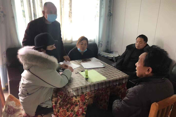 抗疫在基层｜敲锣喊话石灰消毒，我县这个村“土办法”上线