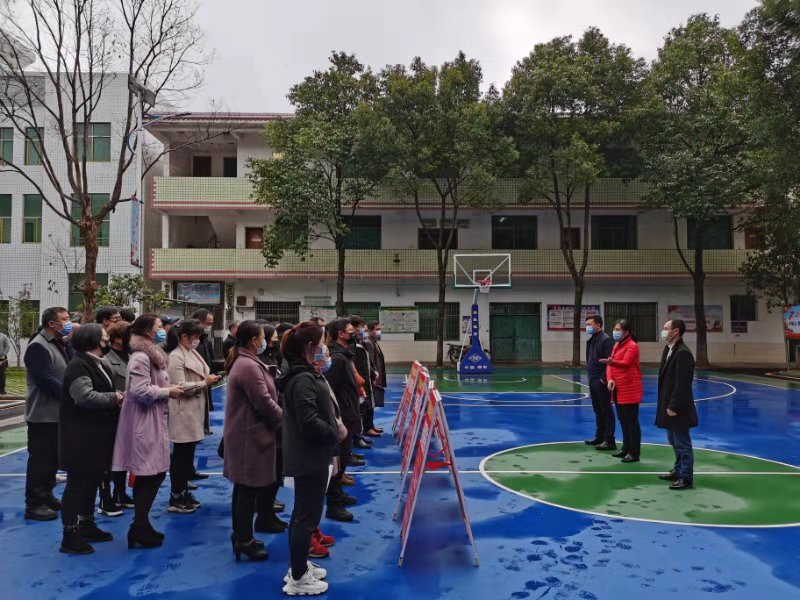 【坚定信心、同舟共济、科学防治、精准施策】李琼到联系点检查指导新冠肺炎疫情防控工作