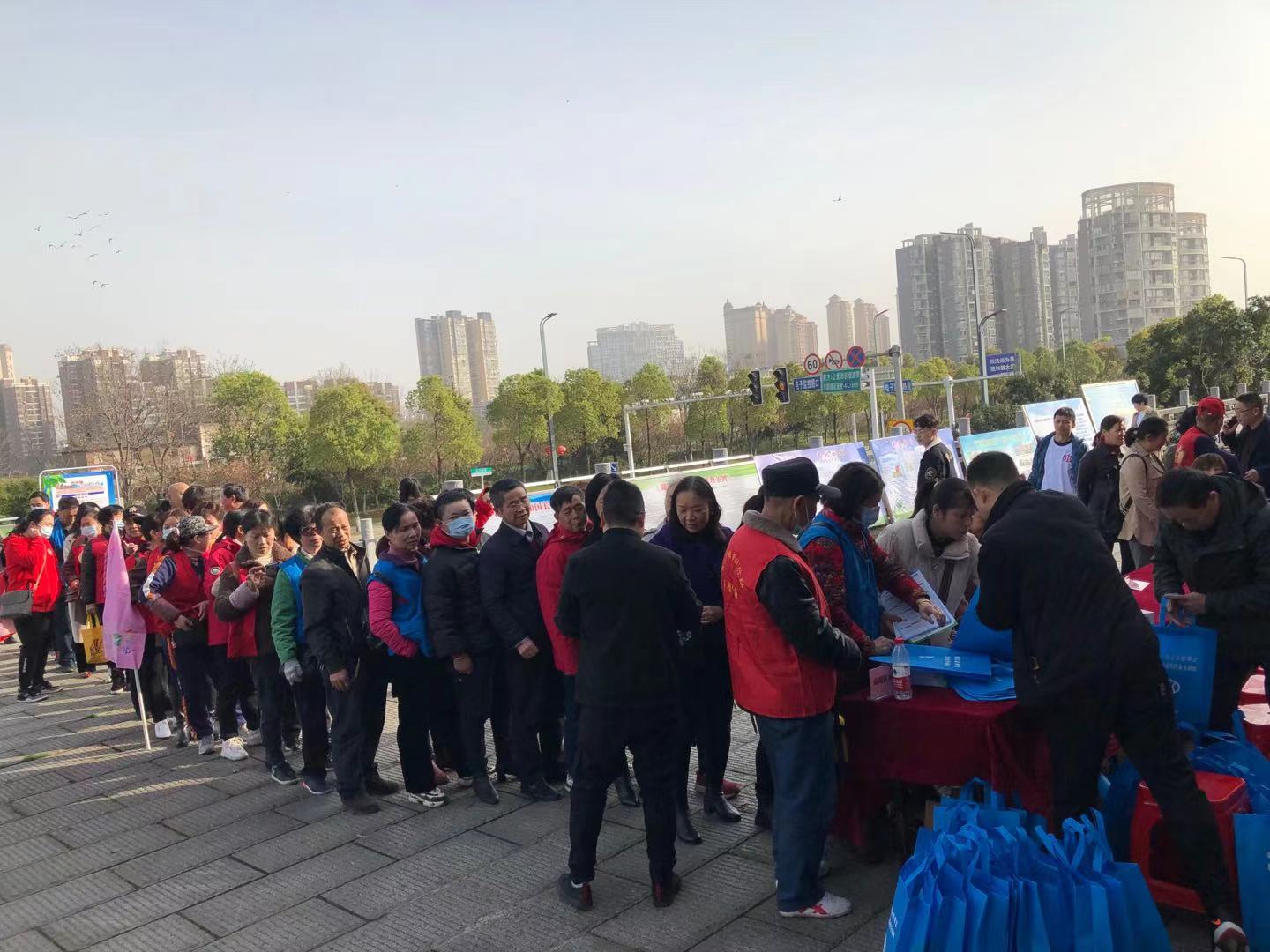 雨湖区水利局开展"世界水日,中国水周"活动