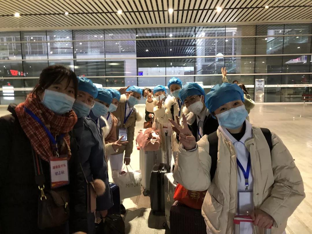 大家真的很拼！湖南援鄂医护人员的讲述，令人泪目丨我在黄冈
