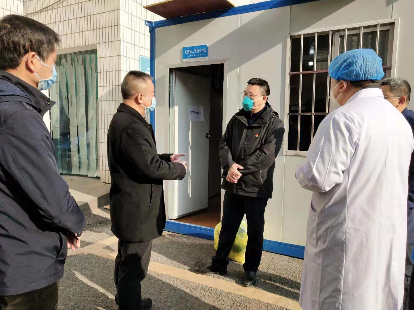 县领导督导疫情防控工作