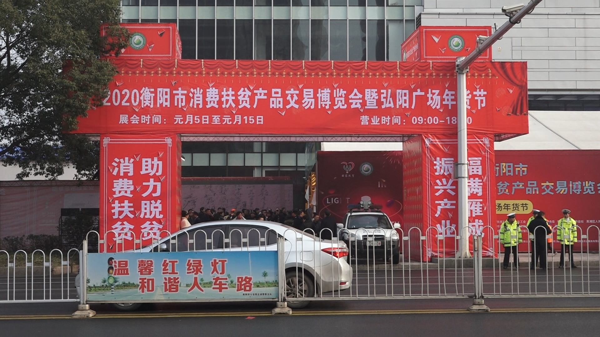 消费扶贫：交易博览会上我县多家生态农产品受到消费者追捧