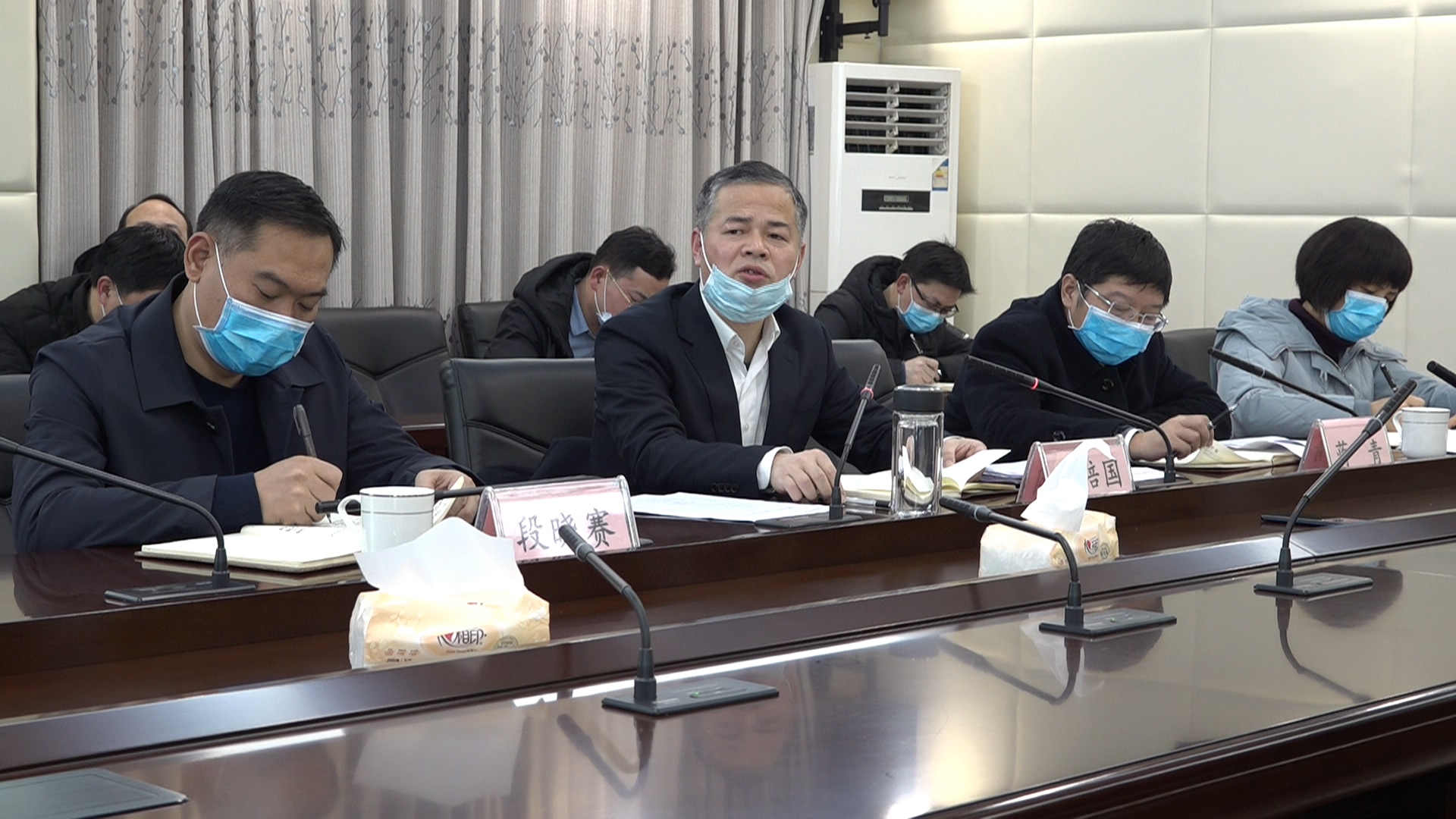 尹培国专题部署调度全县疫情防控工作