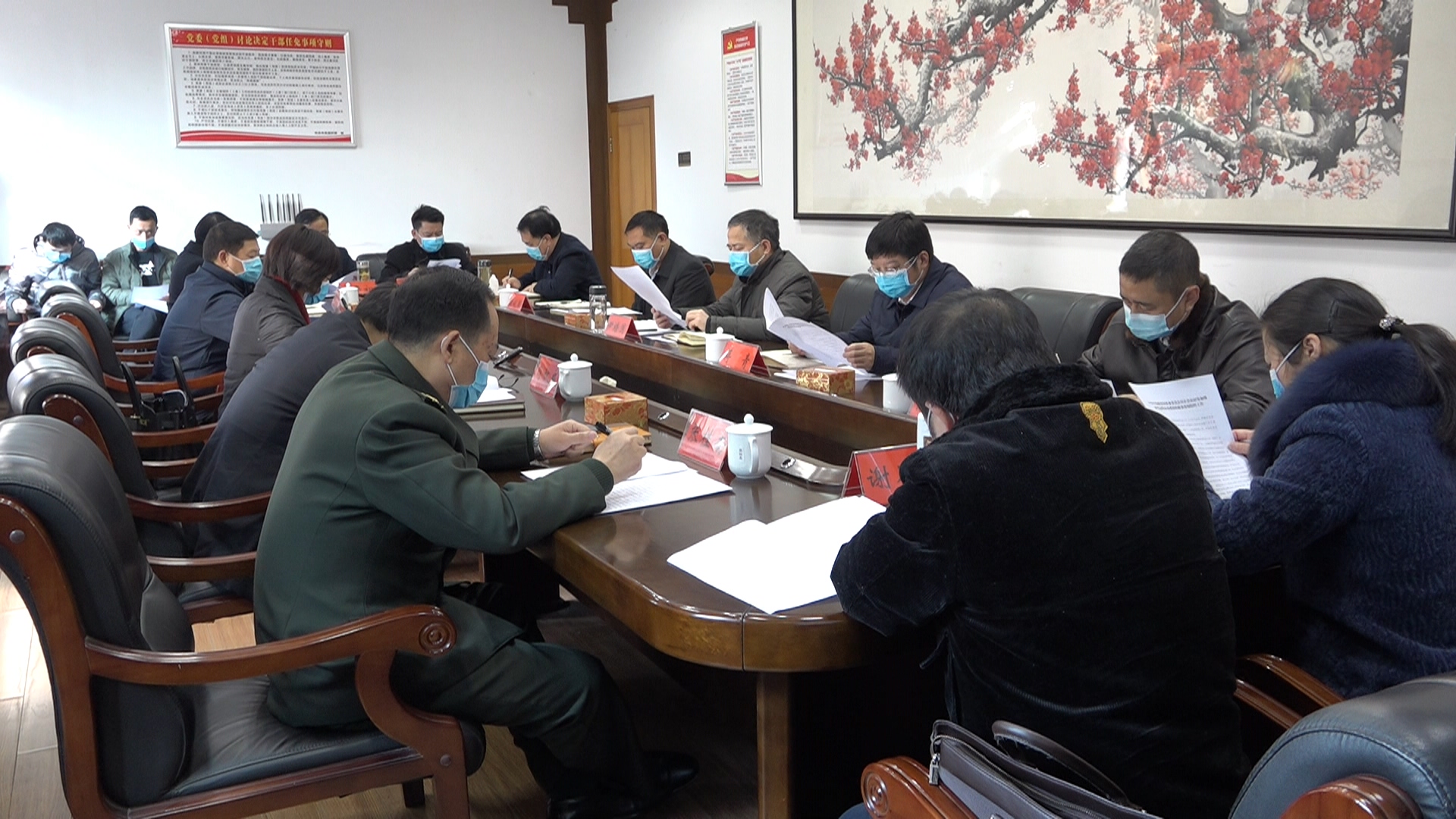 县委十届第93次常委会召开