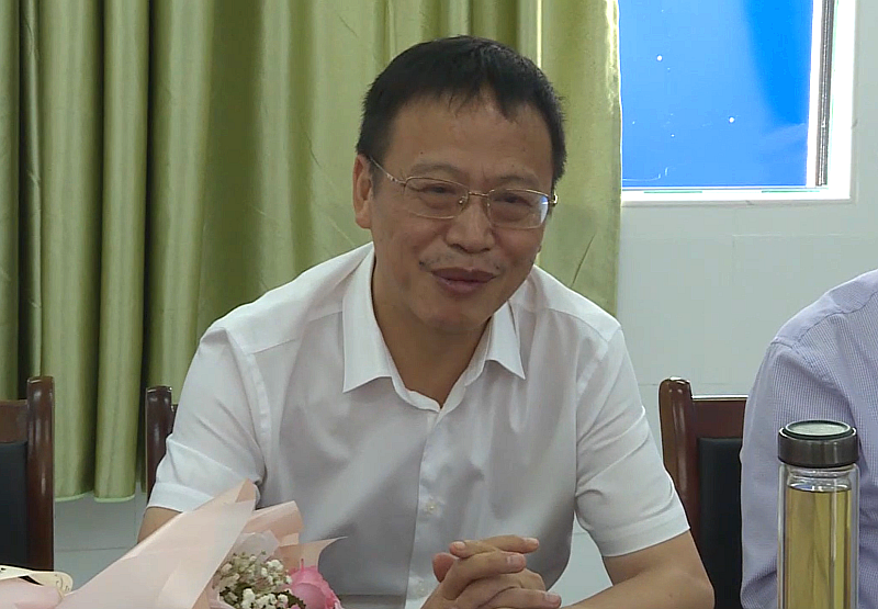 伍志平走访慰问桂东县芙蓉学校教师