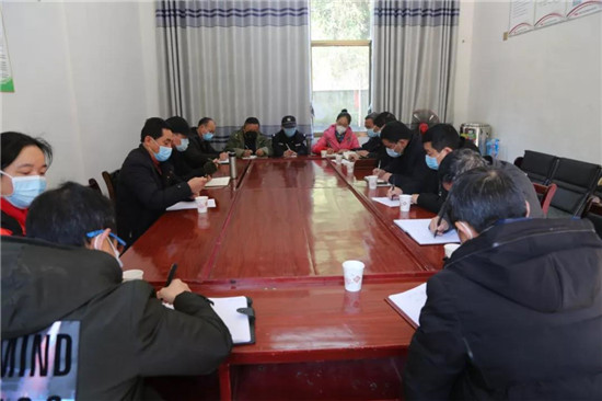 【抗击疫情 桑植在行动】皮运舰到五道水居委会督查疫情防控工作