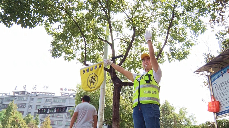 【创文进行时】文明劝导为民服务  助力文明出行