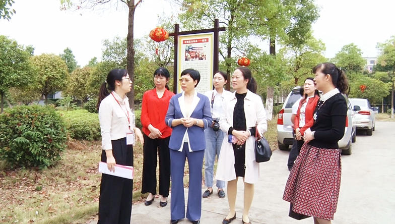 首小翠来我县调研妇联工作