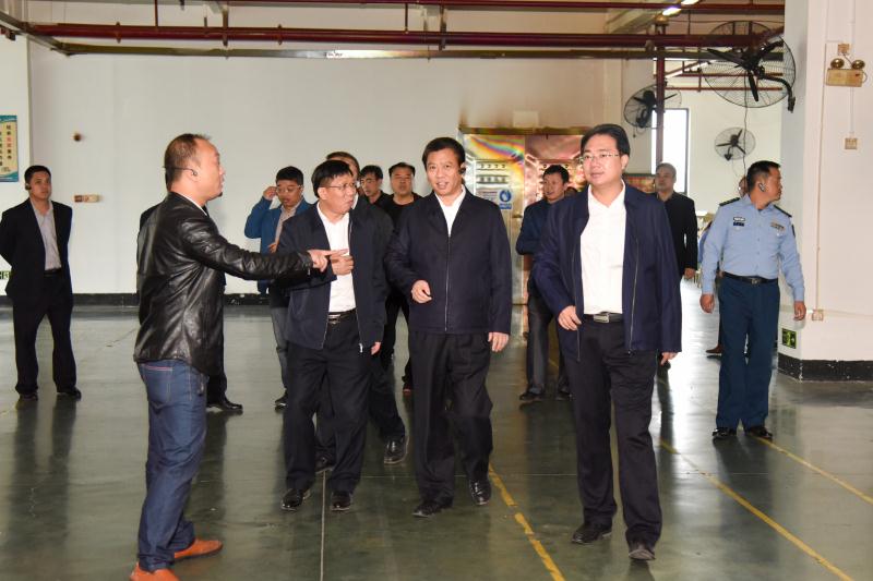 我县开展重点项目建设现场观摩  彭生智：坚定不移走经济高质量发展道路