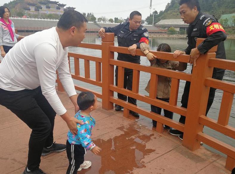 “一分钟救援”成功营救落水母子