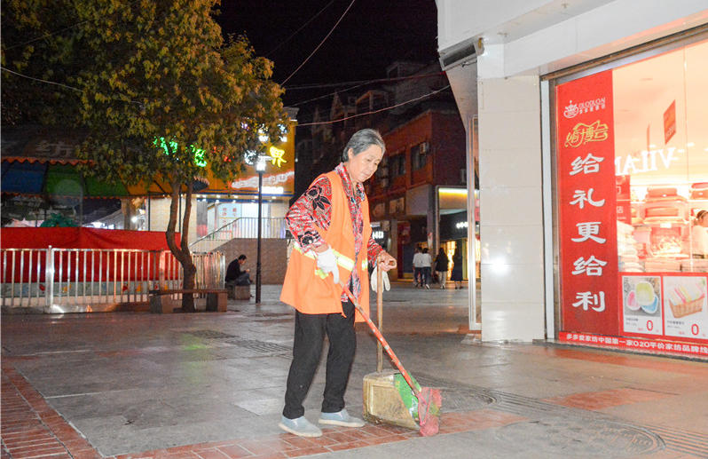 【创文进行时】走进“城市美容师”的世界，带你感受看不到的艰辛！