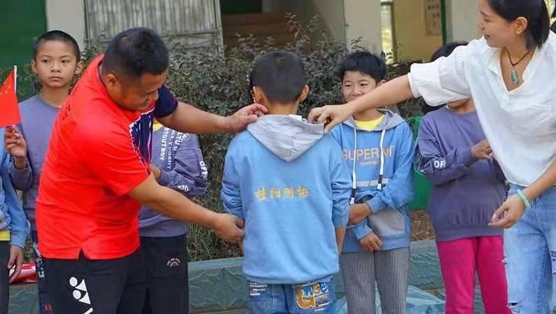 爱如潮水，涌向桂阳县苦志育才学校的孩子们