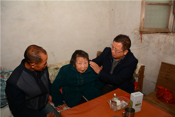 桂阳两兄弟照顾瘫痪母亲 八年如一日成敬老孝亲典范