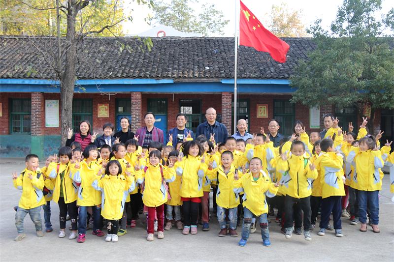 县纪委监委开展献爱心志愿服务活动