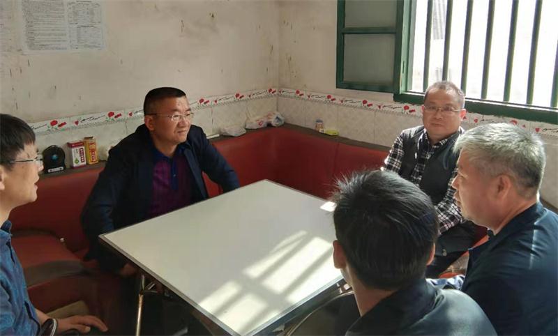 黄力调研脱贫攻坚工作