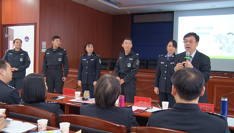 市公安局到我县开展心理服务下基层活动