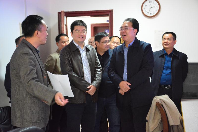 朱阳辉到县广播电视台调研融媒体中心建设工作