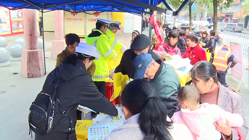 我县开展“122”全国交通安全宣传日活动