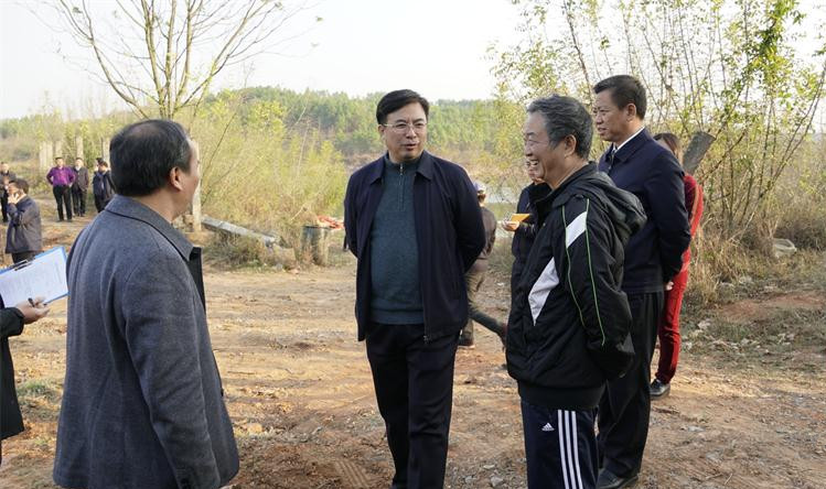 邹文辉来我县调研落实河长制巡河责任、安全生产等工作