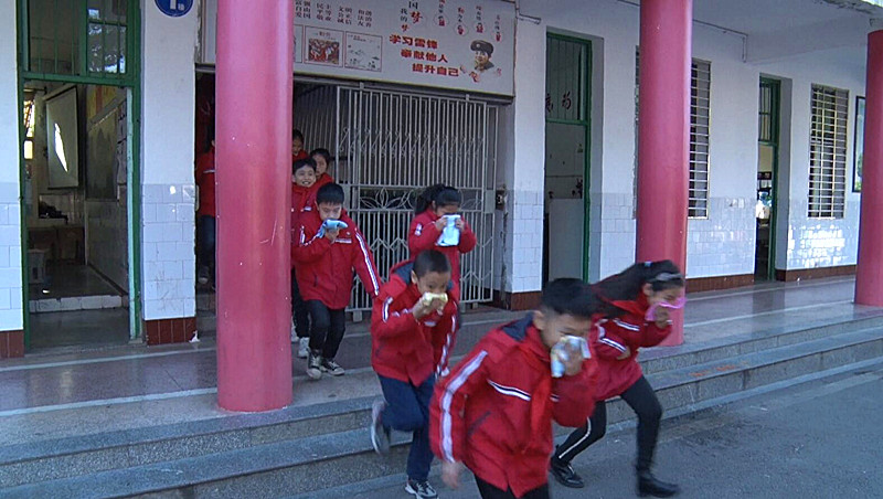 城南完小开展安全应急演练活动