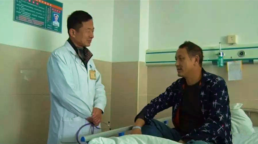 中年男子突发心梗  医生紧急抢救创造生命奇迹