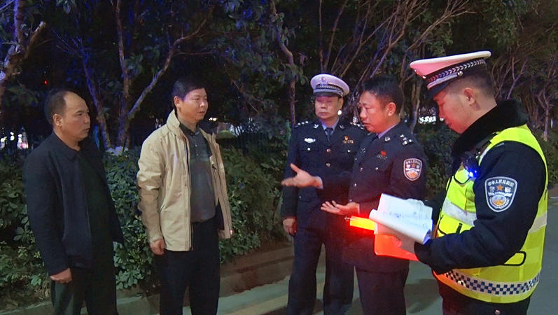  县领导督查交通问题顽瘴痼疾整治工作