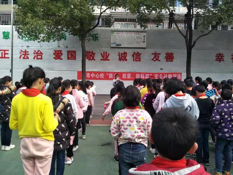 桥市中心校：师生共筑安全墙