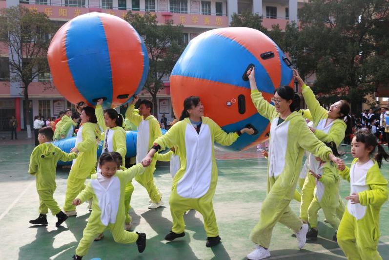 城南幼儿园“动物总动员”亲子趣味运动会