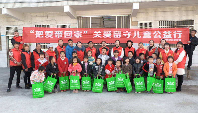 “把爱带回家”系列活动走进四里镇