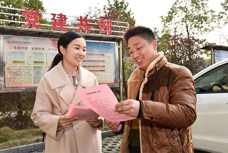 桂阳：为返乡流动党员赠送“红色礼包”